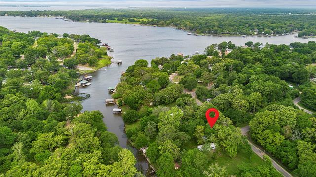 206 Oak Hills Drive, Mabank, TX 75156