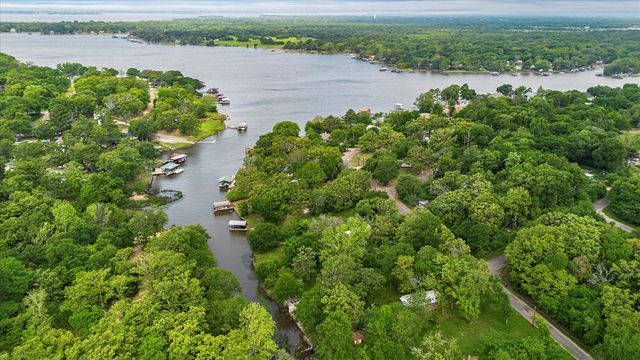 206 Oak Hills Drive, Mabank, TX 75156