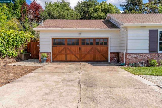 73 Pine Hill Dr, El Sobrante, CA 94803