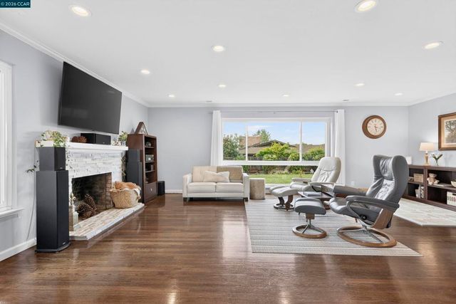 73 Pine Hill Dr, El Sobrante, CA 94803