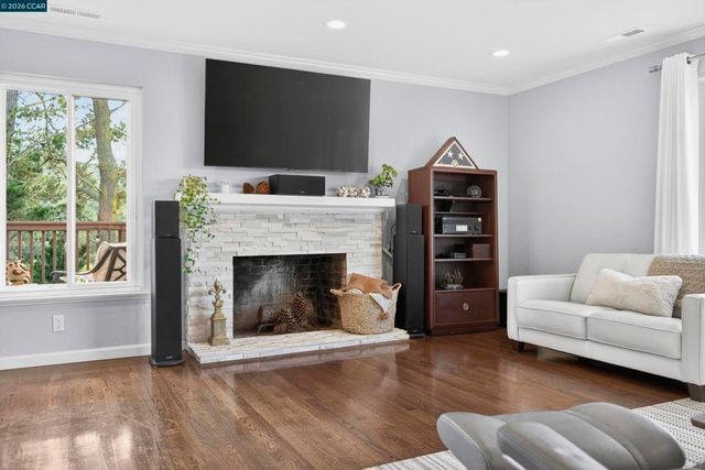 73 Pine Hill Dr, El Sobrante, CA 94803