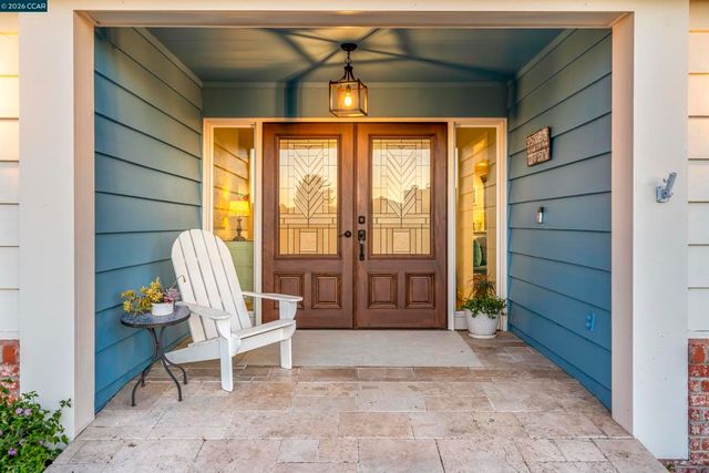 73 Pine Hill Dr, El Sobrante, CA 94803