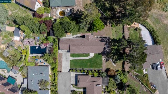 73 Pine Hill Dr, El Sobrante, CA 94803