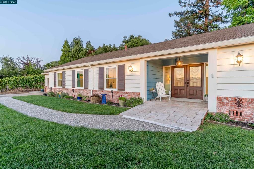 Image 2 of property listing at 73 Pine Hill Dr, El Sobrante, CA 94803