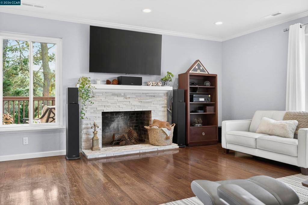 Image 21 of property listing at 73 Pine Hill Dr, El Sobrante, CA 94803