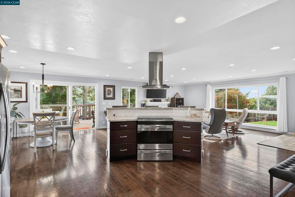 Image 25 of property listing at 73 Pine Hill Dr, El Sobrante, CA 94803