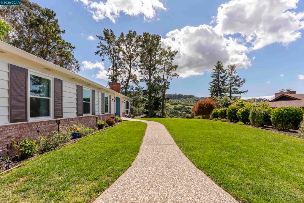Image 9 of property listing at 73 Pine Hill Dr, El Sobrante, CA 94803