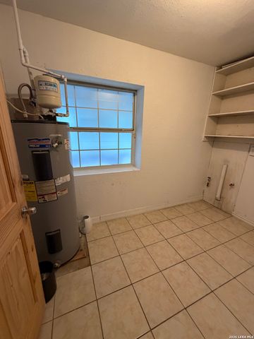 21825 PRIEST RD, Elmendorf, TX 78112