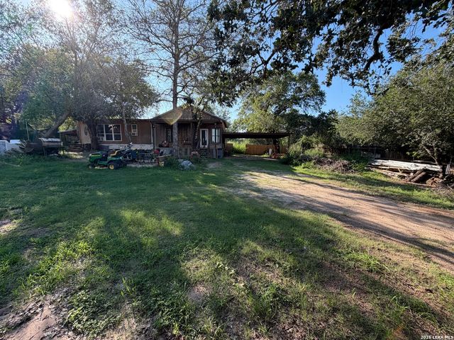 21825 PRIEST RD, Elmendorf, TX 78112