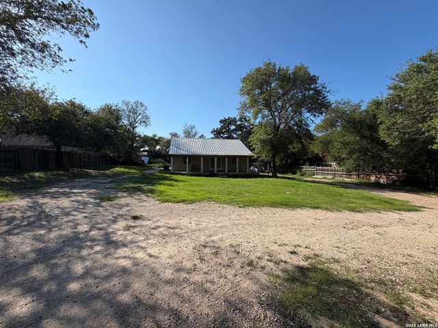 21825 PRIEST RD, Elmendorf, TX 78112