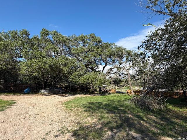 21825 PRIEST RD, Elmendorf, TX 78112