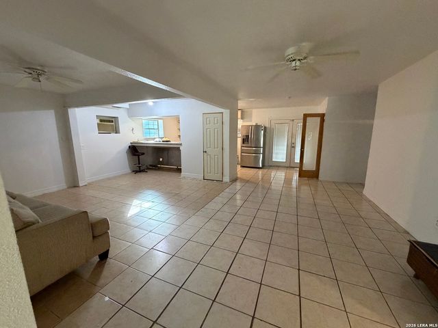 21825 PRIEST RD, Elmendorf, TX 78112