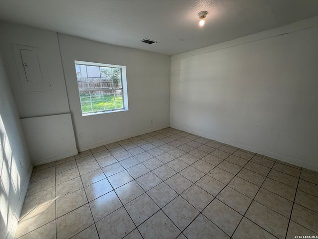 21825 PRIEST RD, Elmendorf, TX 78112