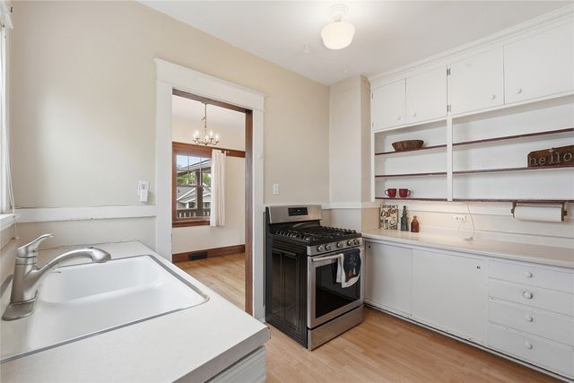 1614 J Avenue NE, Cedar Rapids, IA 52402