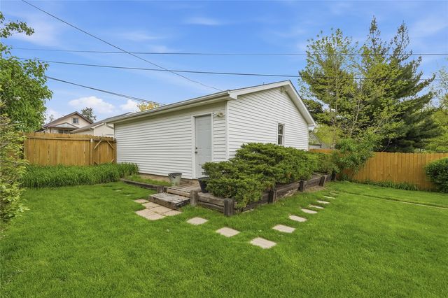 1614 J Avenue NE, Cedar Rapids, IA 52402