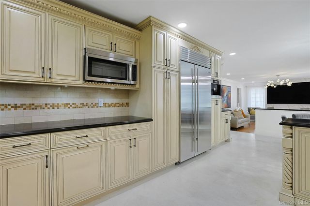 8 Stark Court, New City, NY 10956