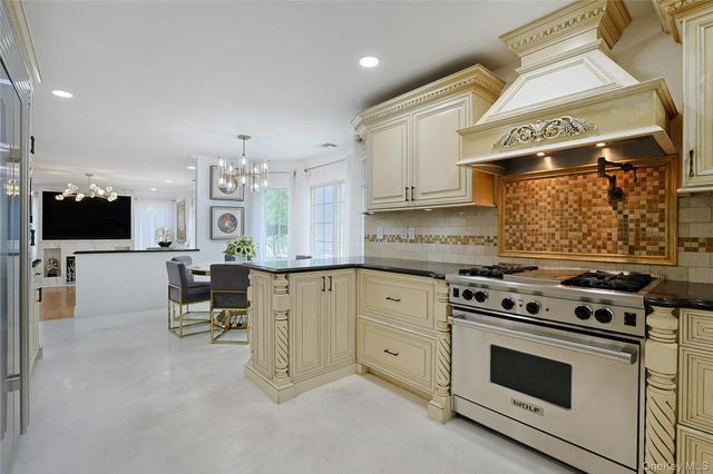 8 Stark Court, New City, NY 10956