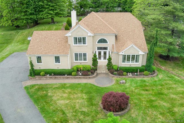 8 Stark Court, New City, NY 10956