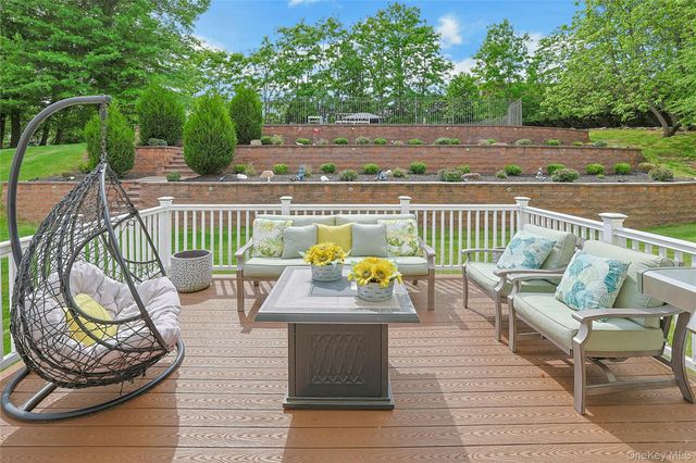 8 Stark Court, New City, NY 10956