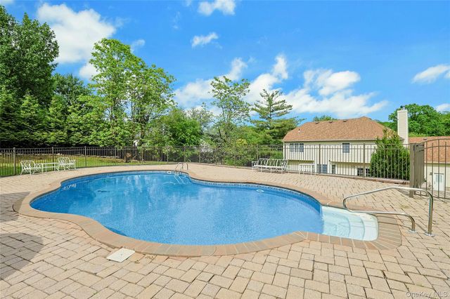 8 Stark Court, New City, NY 10956