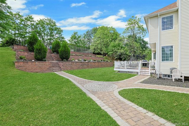 8 Stark Court, New City, NY 10956