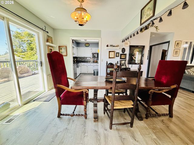 835 HIGHLAND Ave, Brookings, OR 97415