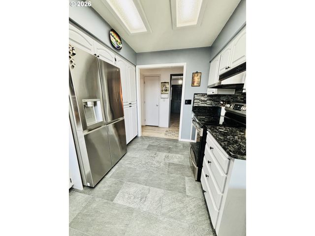 835 HIGHLAND Ave, Brookings, OR 97415
