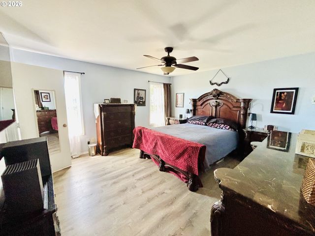 835 HIGHLAND Ave, Brookings, OR 97415
