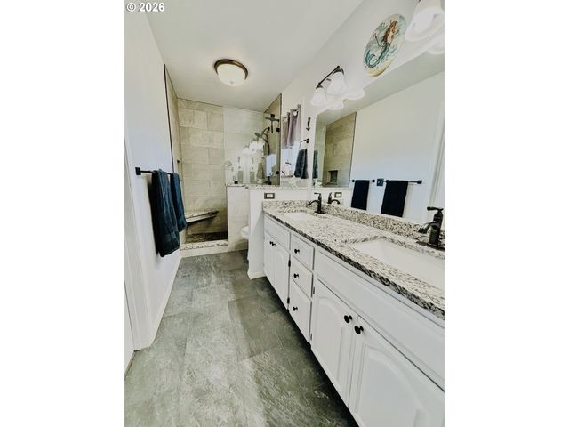 835 HIGHLAND Ave, Brookings, OR 97415