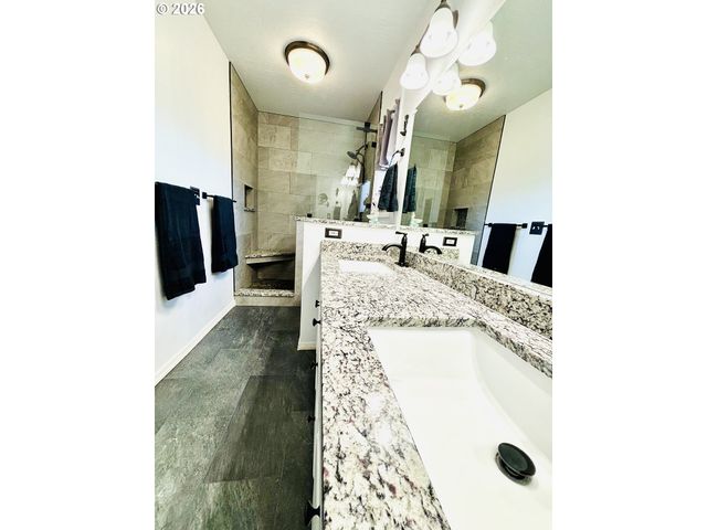 835 HIGHLAND Ave, Brookings, OR 97415