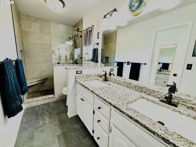 835 HIGHLAND Ave, Brookings, OR 97415
