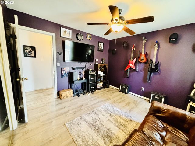 835 HIGHLAND Ave, Brookings, OR 97415