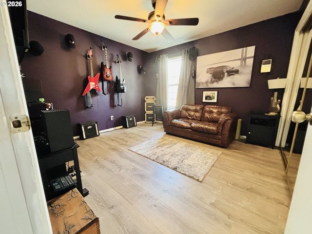 835 HIGHLAND Ave, Brookings, OR 97415