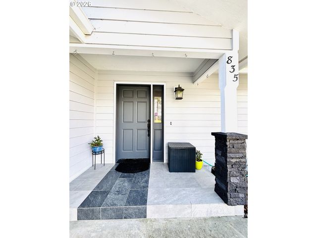 835 HIGHLAND Ave, Brookings, OR 97415