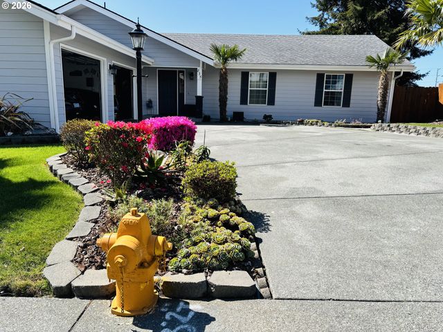 835 HIGHLAND Ave, Brookings, OR 97415