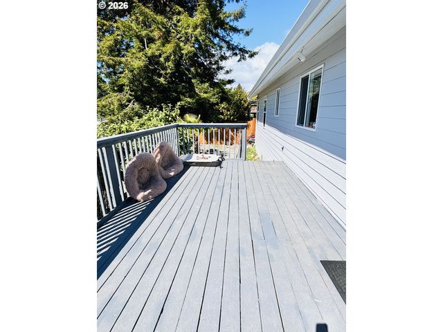 835 HIGHLAND Ave, Brookings, OR 97415