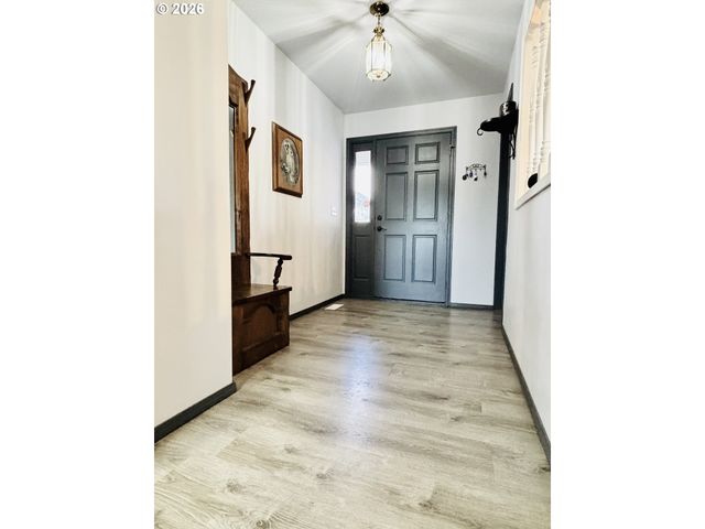 835 HIGHLAND Ave, Brookings, OR 97415