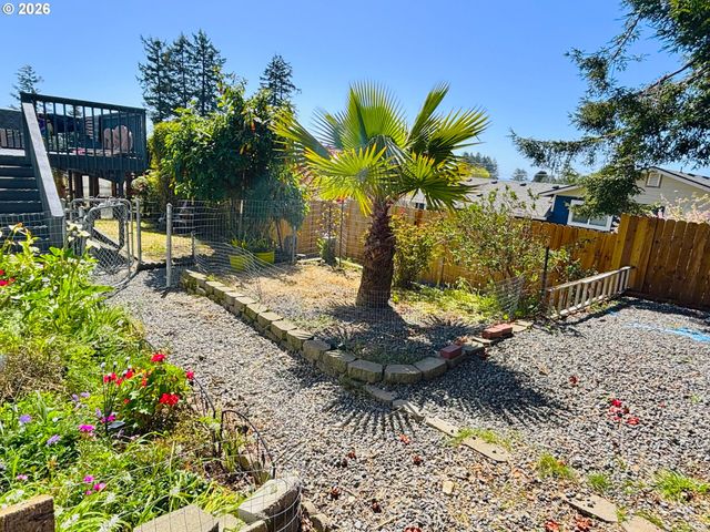 835 HIGHLAND Ave, Brookings, OR 97415