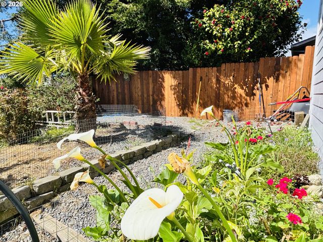 835 HIGHLAND Ave, Brookings, OR 97415