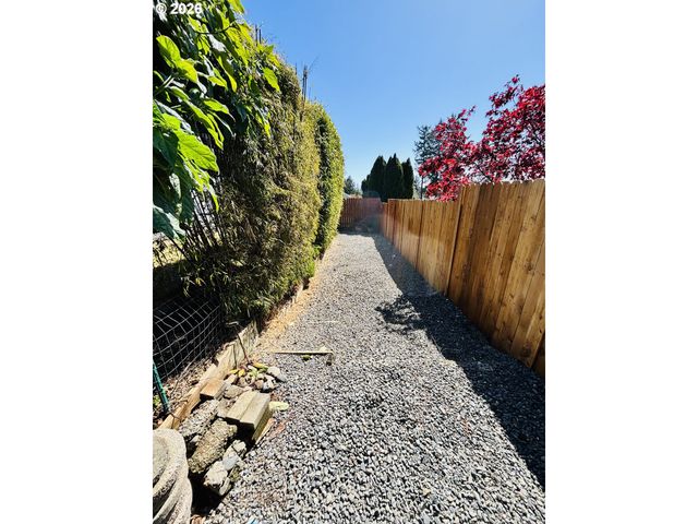 835 HIGHLAND Ave, Brookings, OR 97415