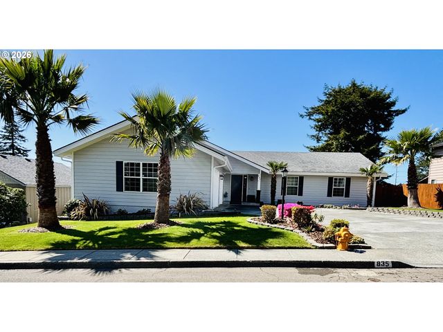835 HIGHLAND Ave, Brookings, OR 97415