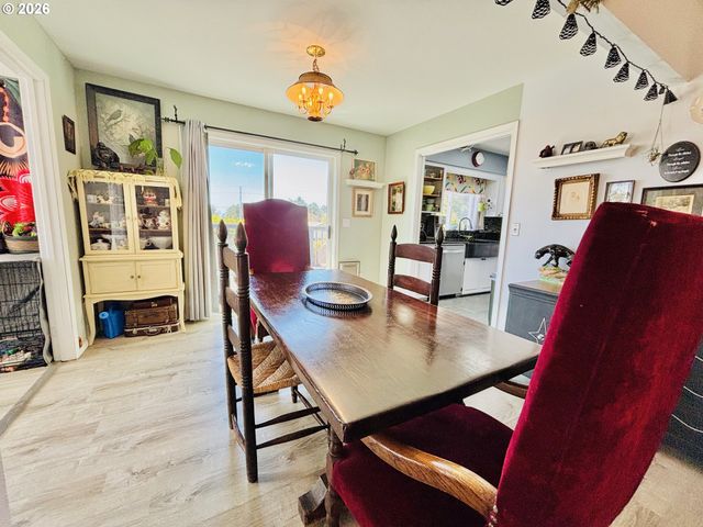835 HIGHLAND Ave, Brookings, OR 97415