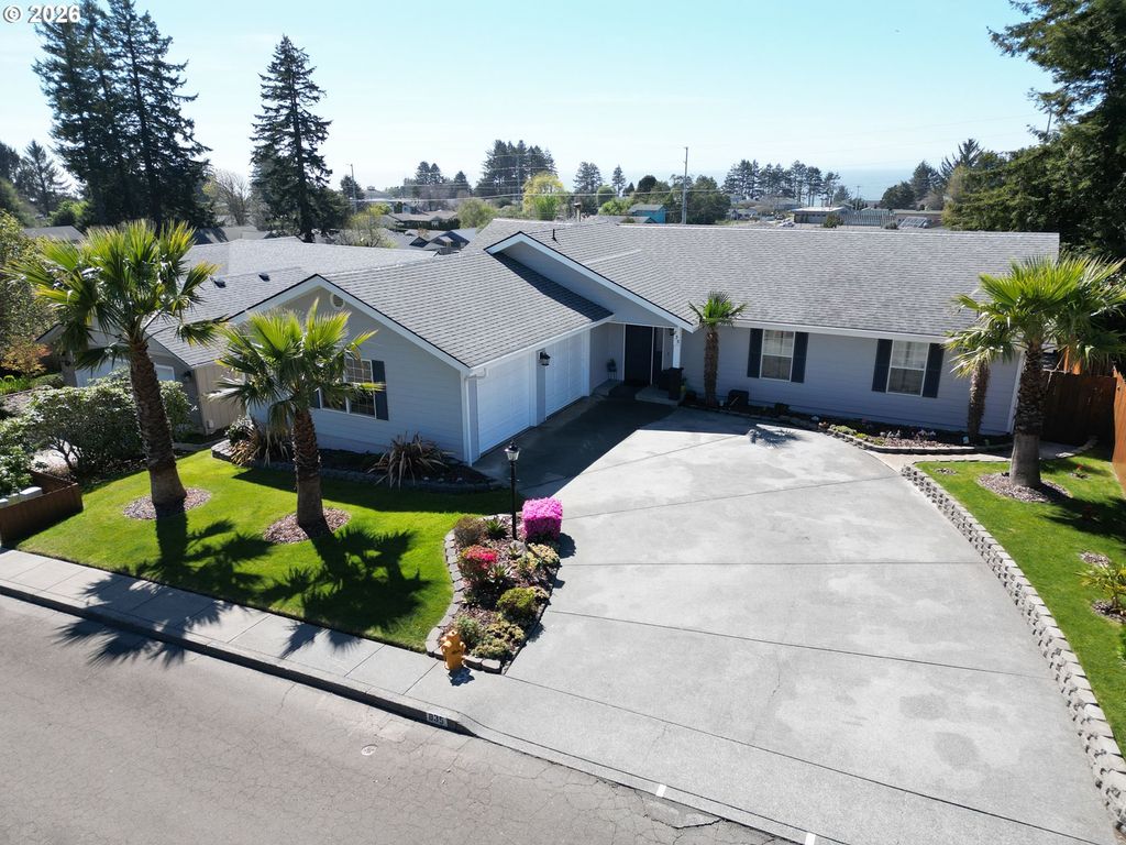 835 HIGHLAND Ave, Brookings, OR 97415