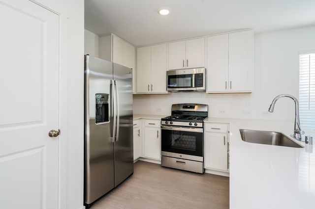 2749 Center Creek Lane, Fort Worth, TX 76108