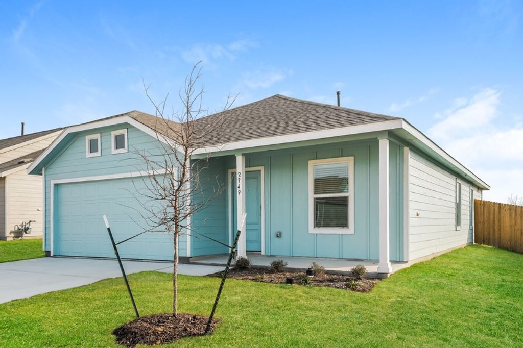 2749 Center Creek Lane, Fort Worth, TX 76108