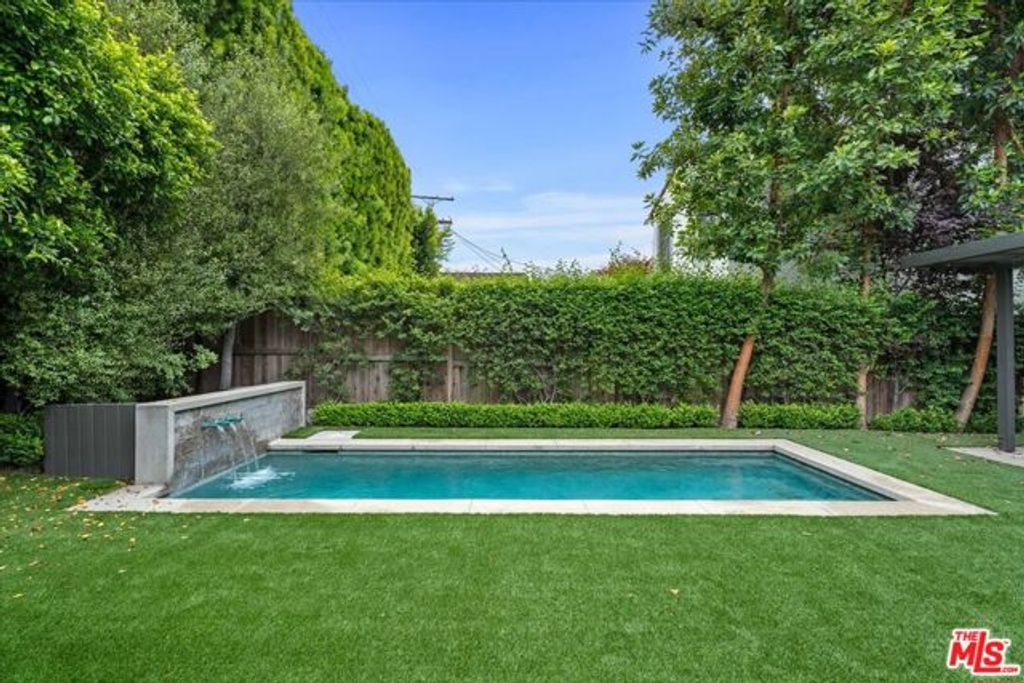 626 N Las Palmas Avenue, Los Angeles, CA 90004