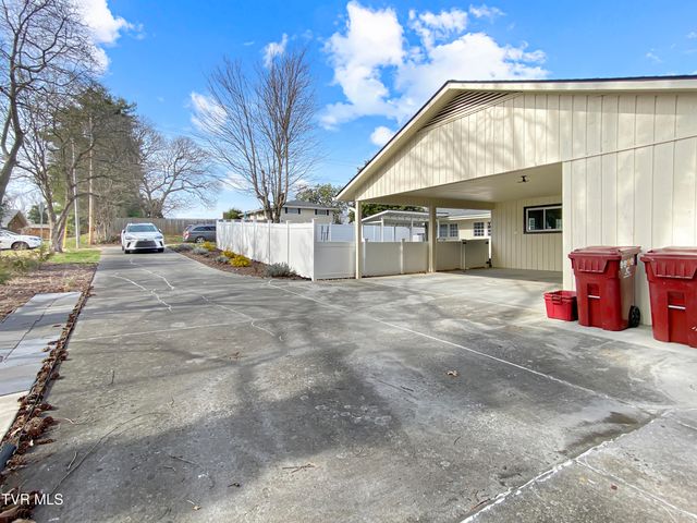 2315 Larkspur Drive, Johnson City, TN 37604