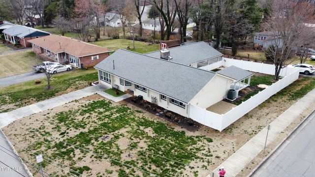 2315 Larkspur Drive, Johnson City, TN 37604