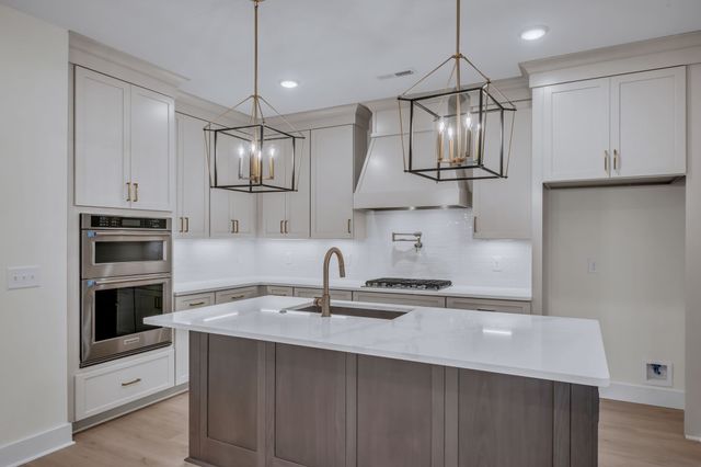 500 Eastboro Dr, Nashville, TN 37209