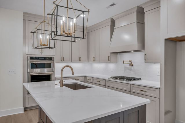 500 Eastboro Dr, Nashville, TN 37209